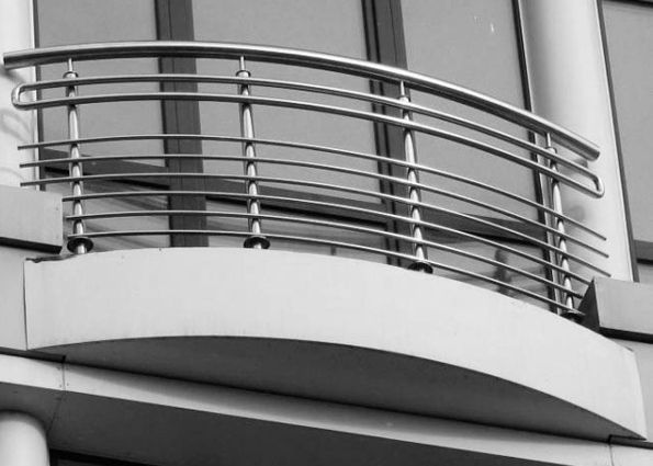 Ограждения (перила) для балконов: выбор и монтаж
