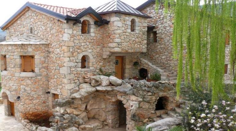 Дизайн домов из дикого камня
