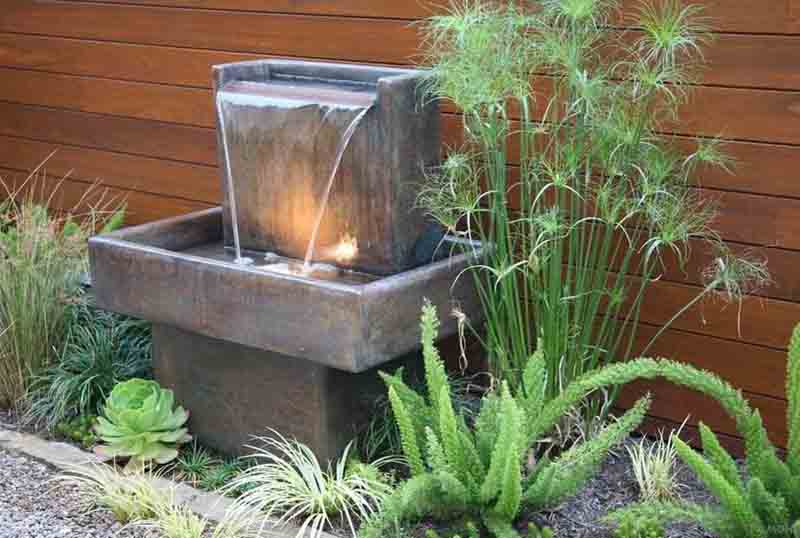Как сделать фонтан в садовом пруду своими руками